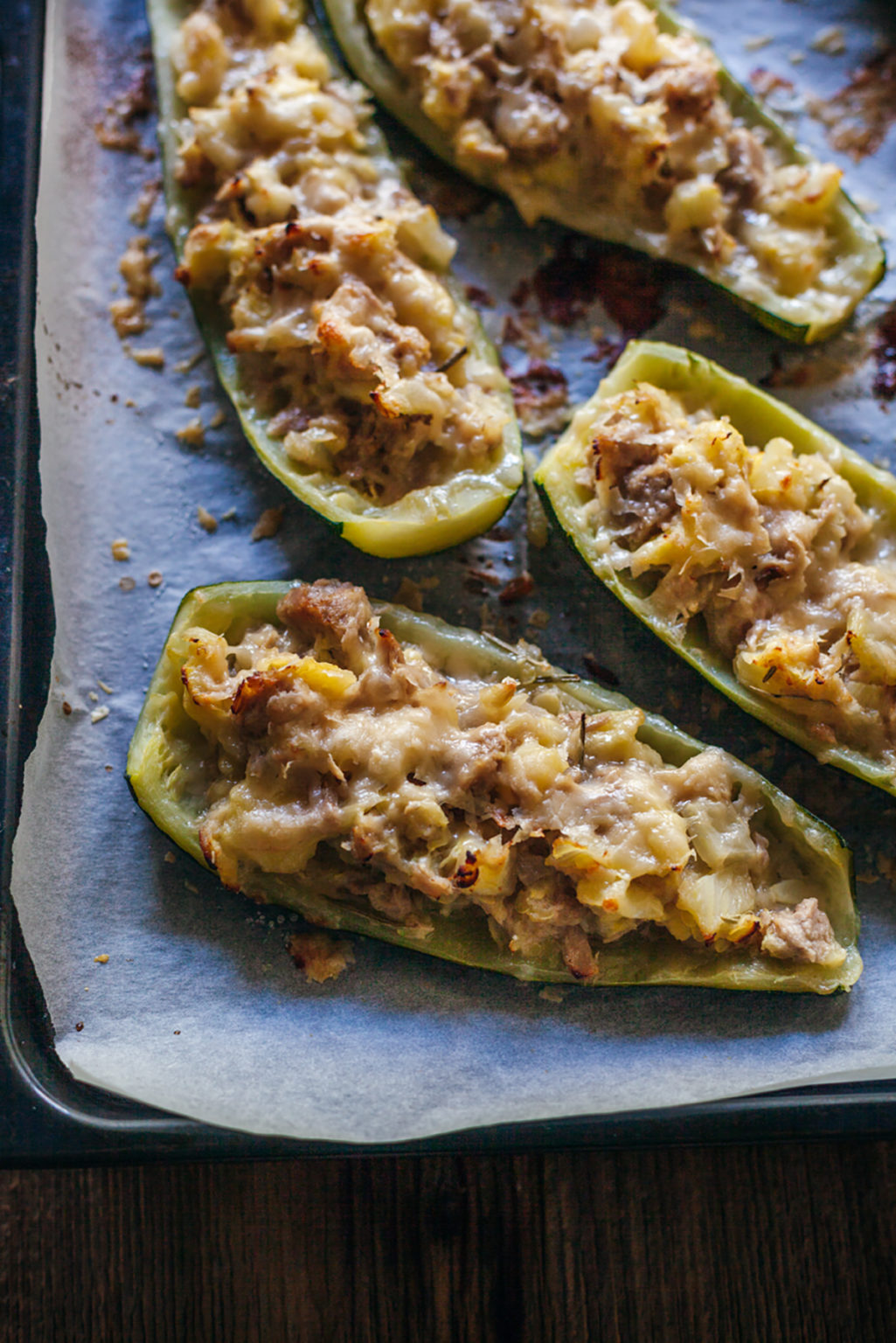 Tuna stuffed zucchini boats (light and delicious meal!)